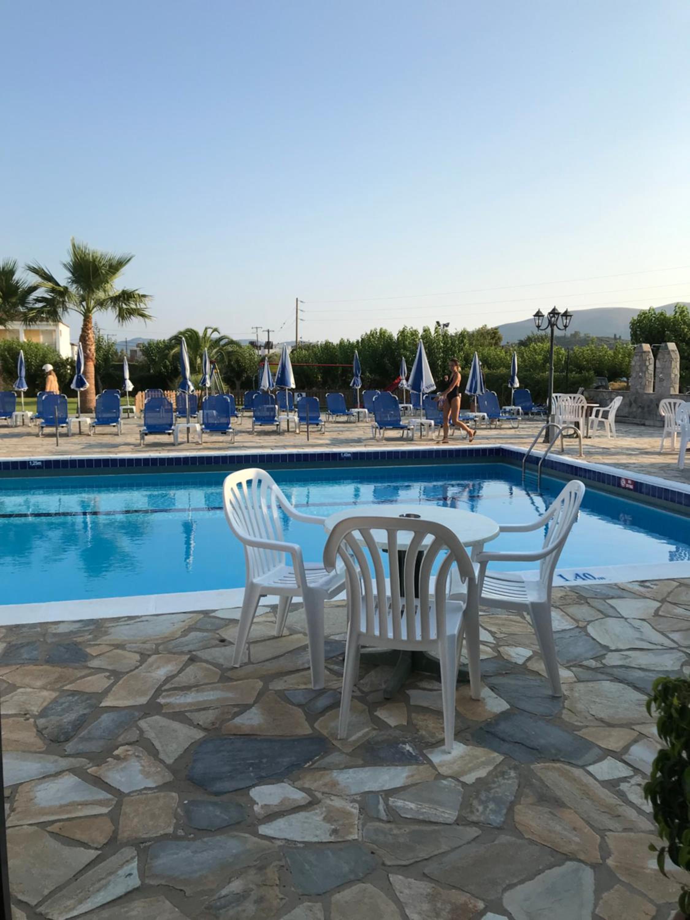 Фото Village Inn Studios & Family Apartments