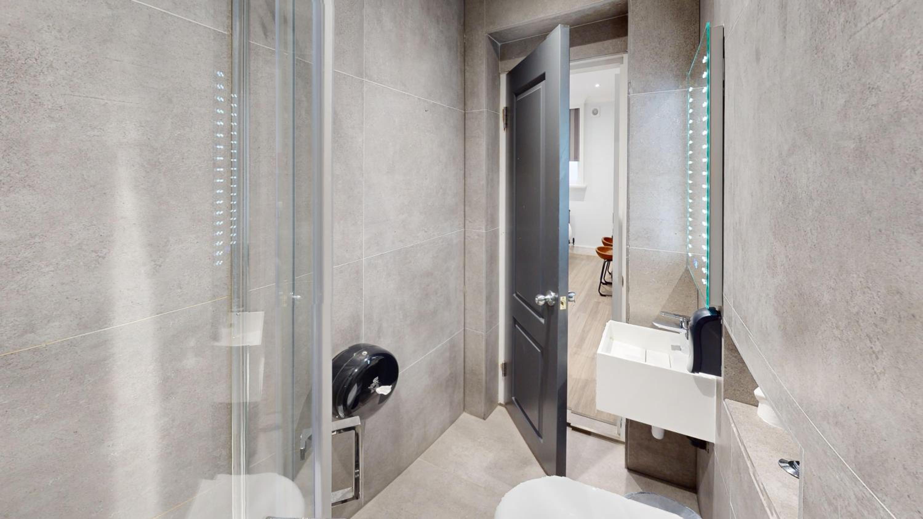 Фото Hyde Park Economy Apartments