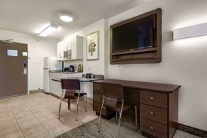 Гостиница Motel 6 Saskatoon