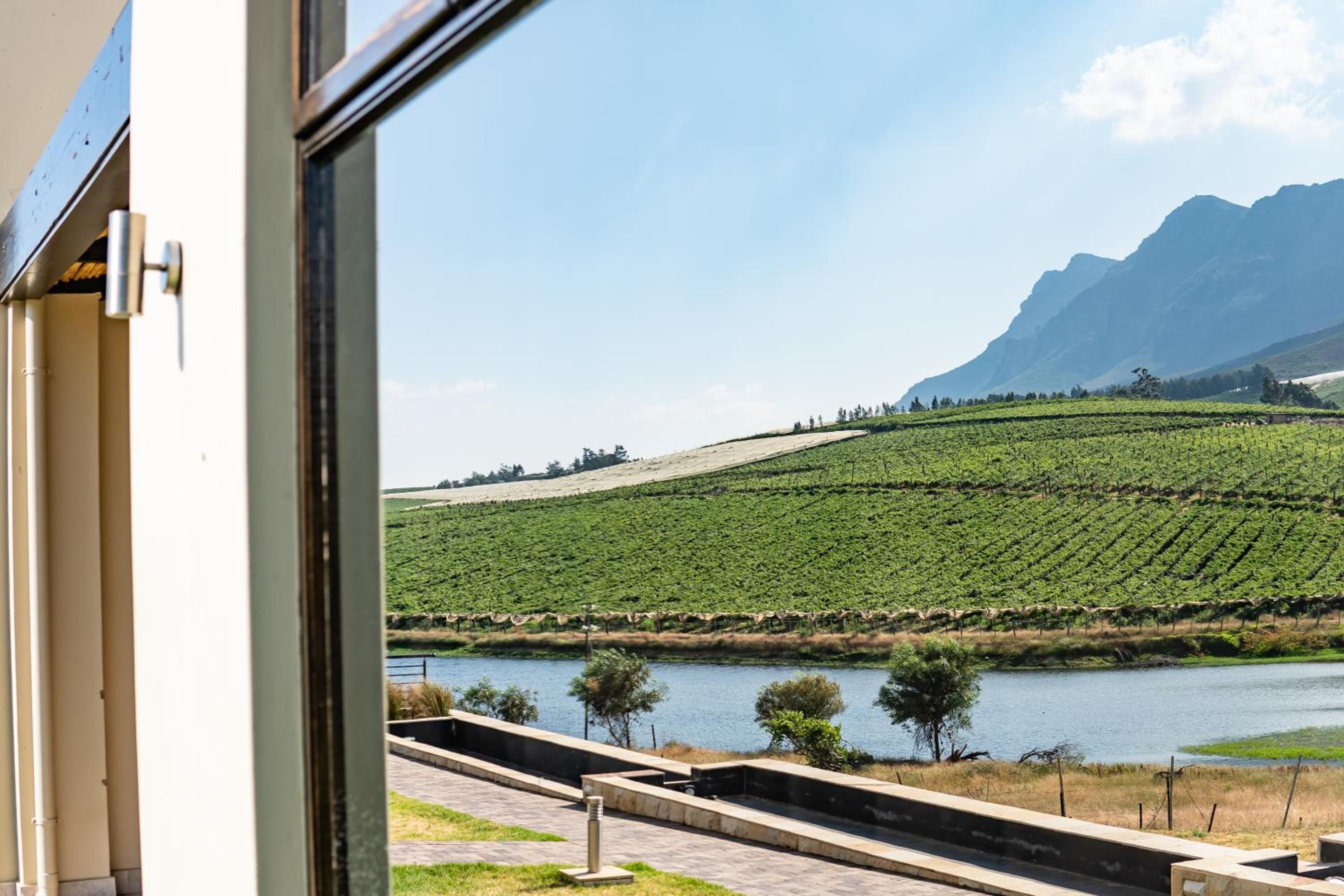 Фото The Royal Hotel