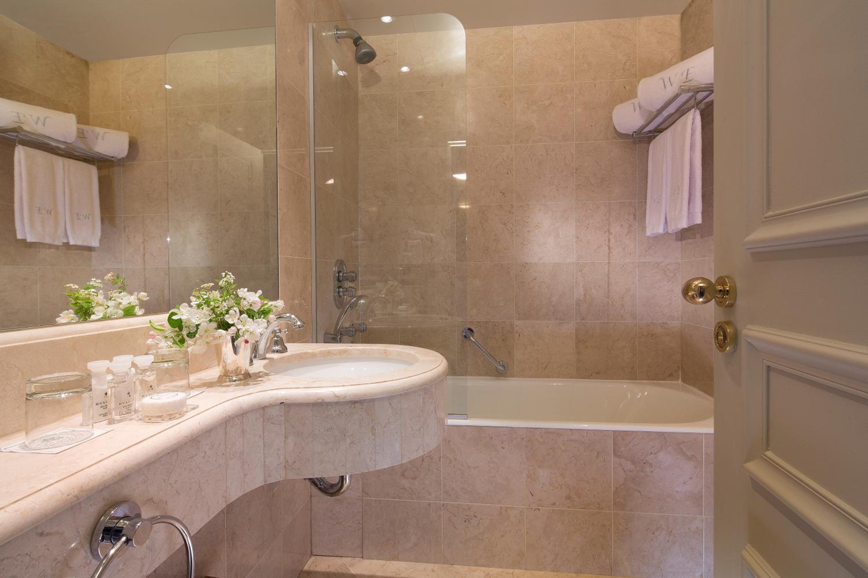 Фото Отель West End