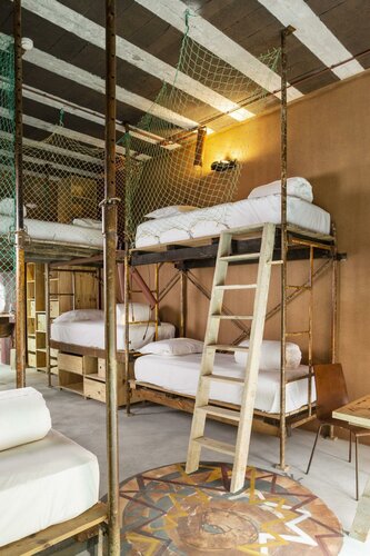 Гостиница Noah Surf House Portugal в Округе Лиссабон