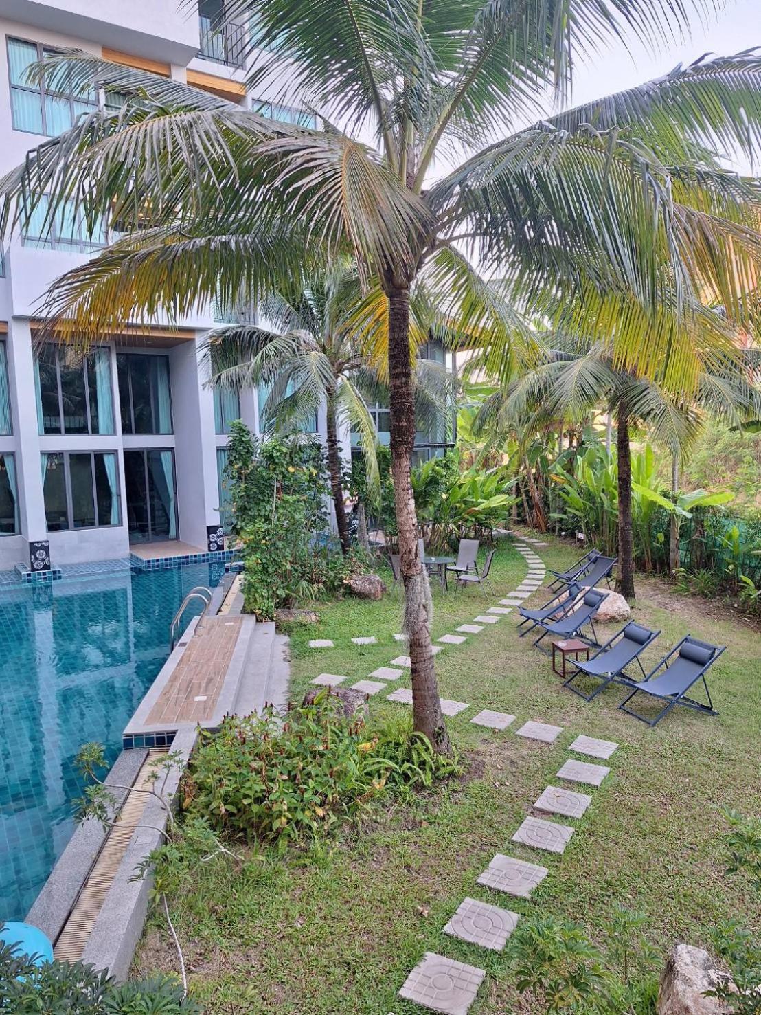 Фото Atom Phuket Hotel