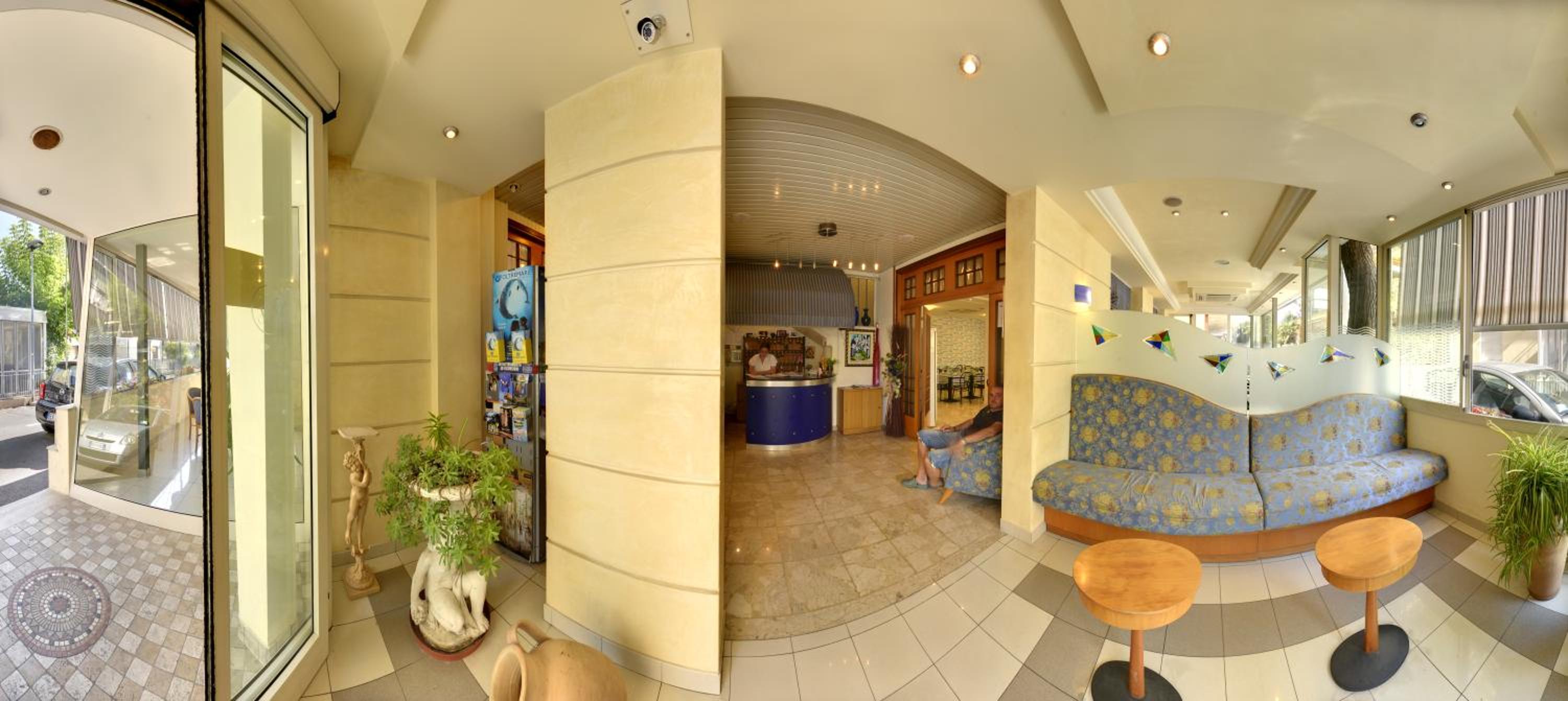 Фото отеля 2