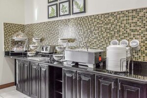 Гостиница Sleep Inn & x26; Suites West Medical Center