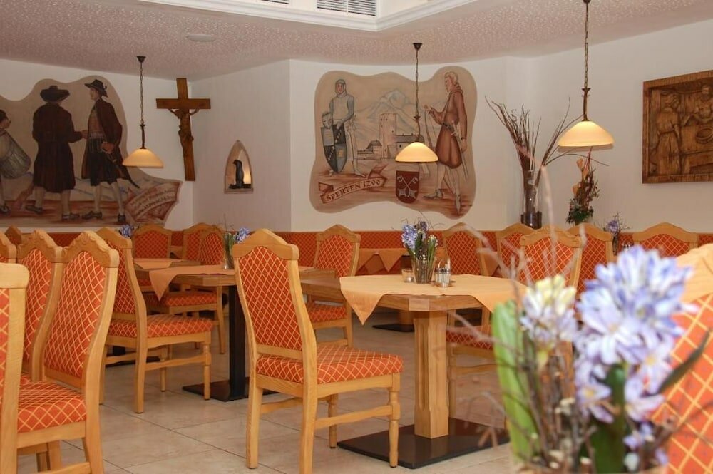 Фото Hotel Braeuwirt