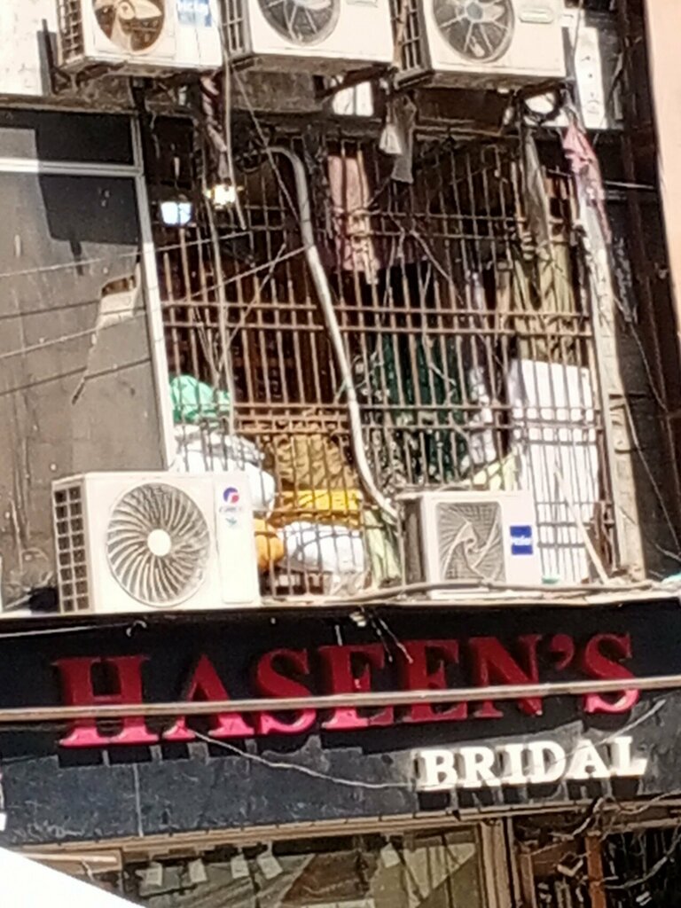 Clothing store Haseens bridals, Karachi, photo