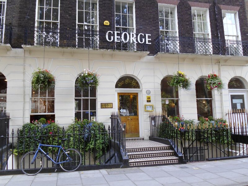 Гостиница George Hotel в Лондоне