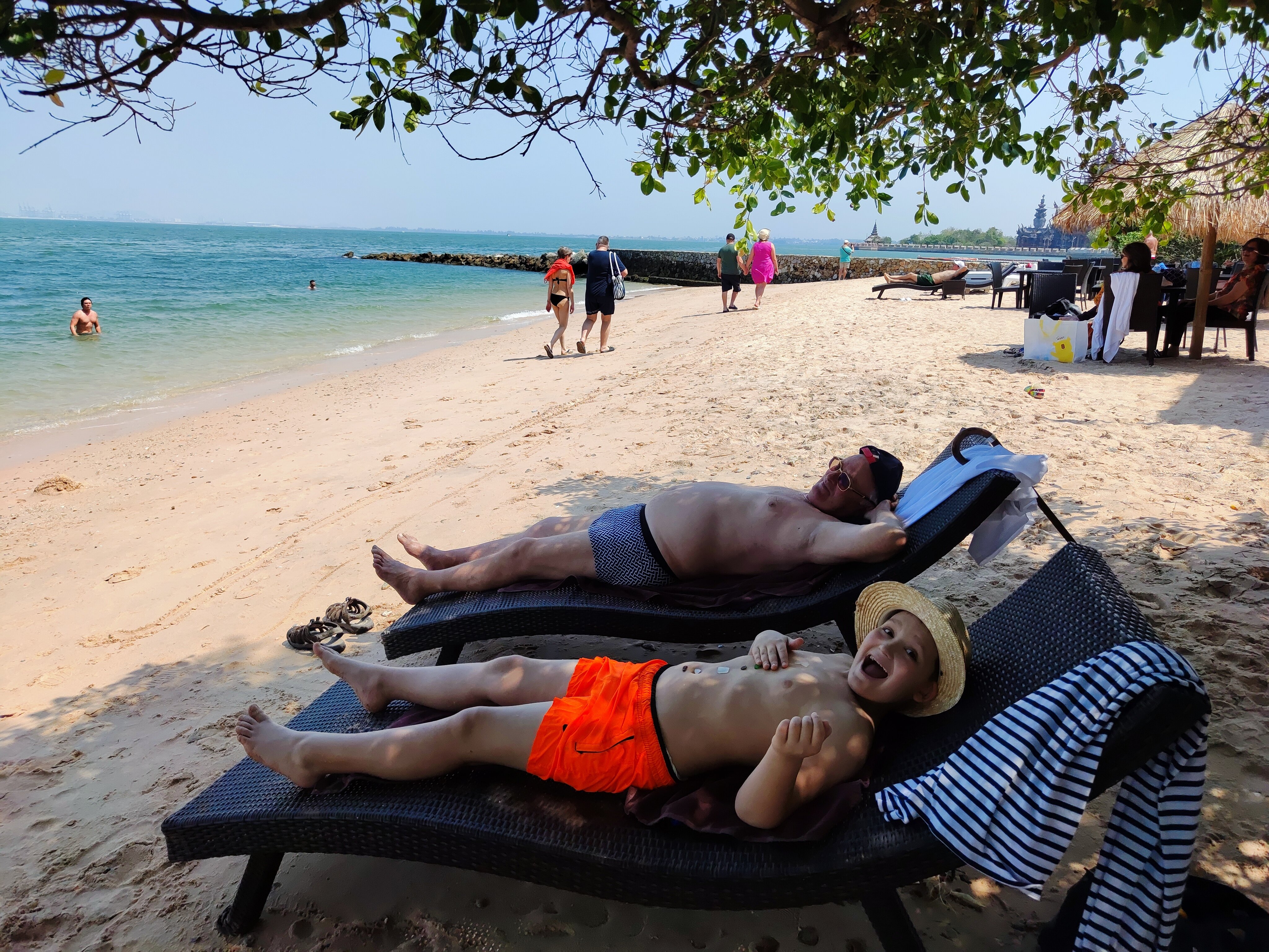 Фото Golden Tulip Pattaya Beach Resort