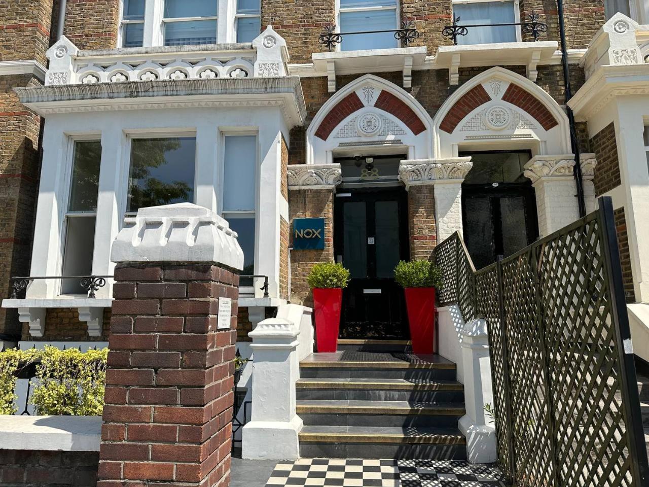 Фото Mstay 88 Studios Kensington