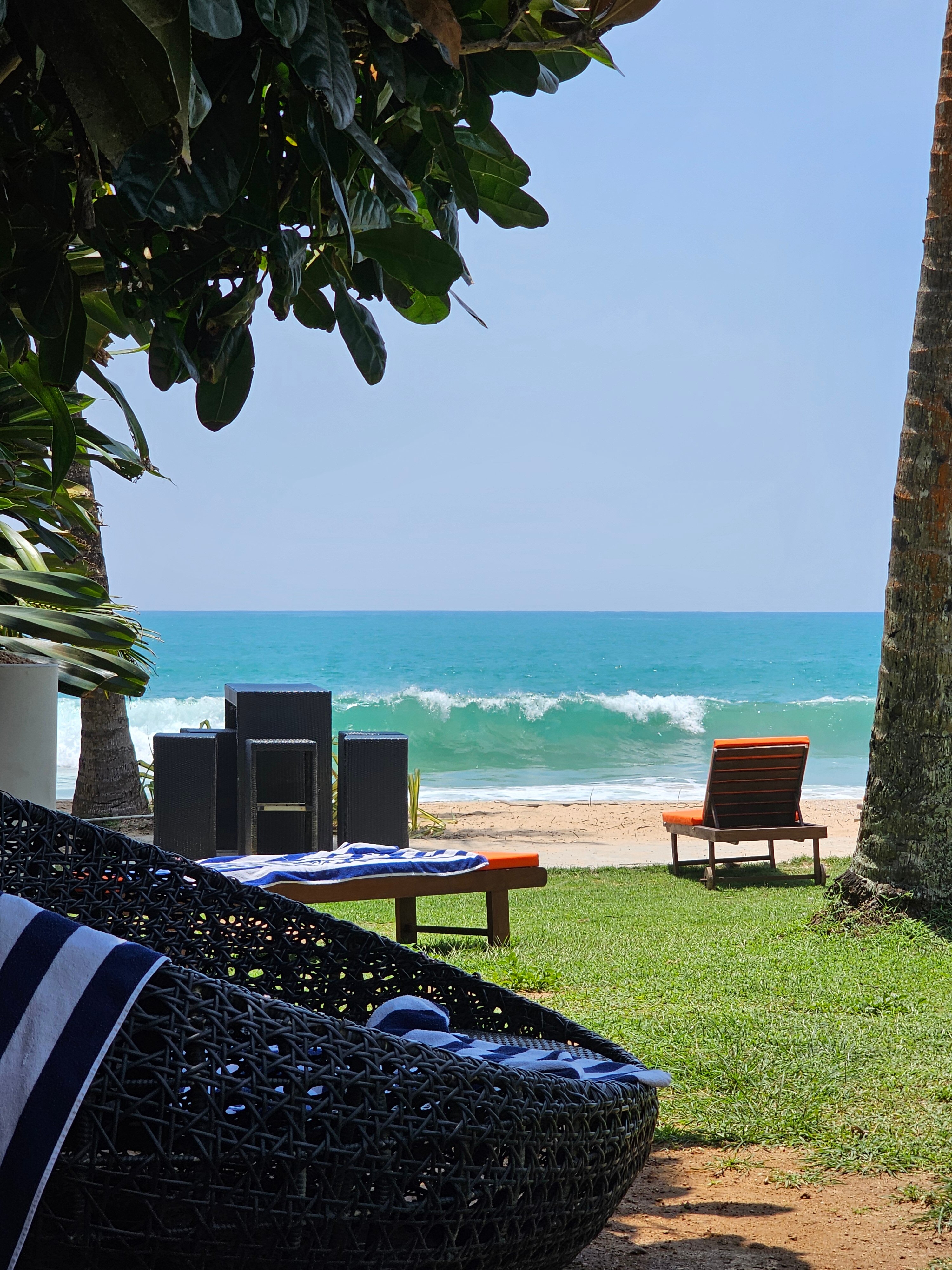 Фото J Ambalangoda