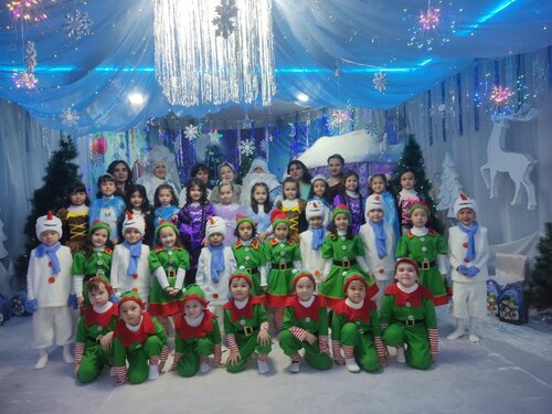 Intim soch turmagi bilan mushukning fotosurati