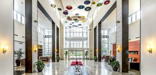Гостиница Embassy Suites Newark Airport в Элизабет