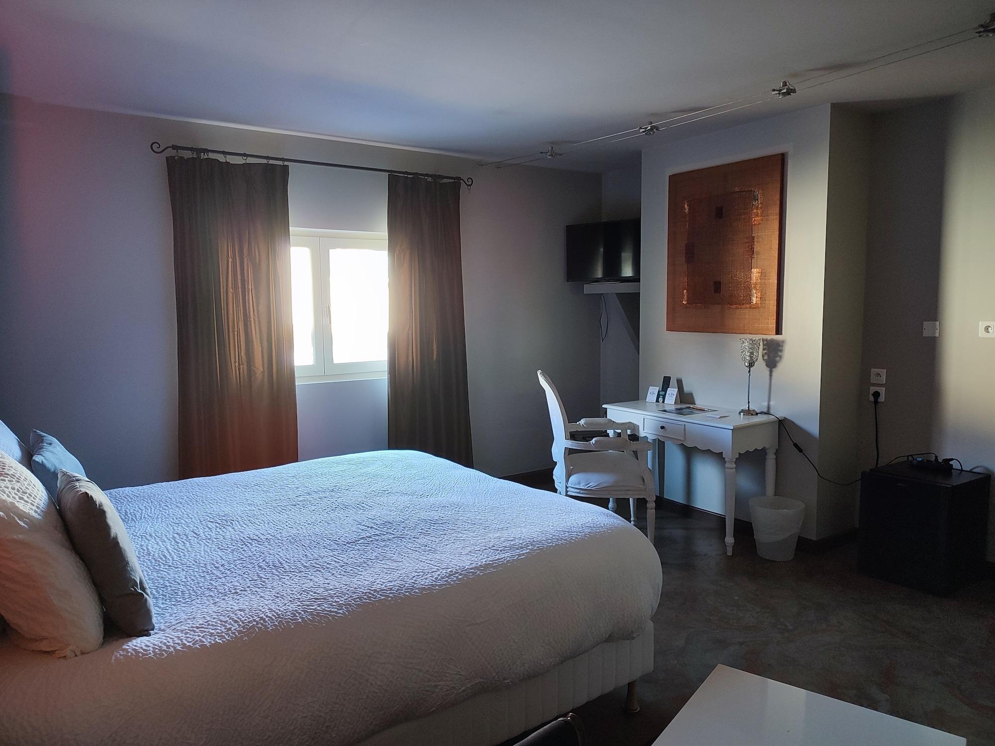 Фото Logis Hôtel Les Pages