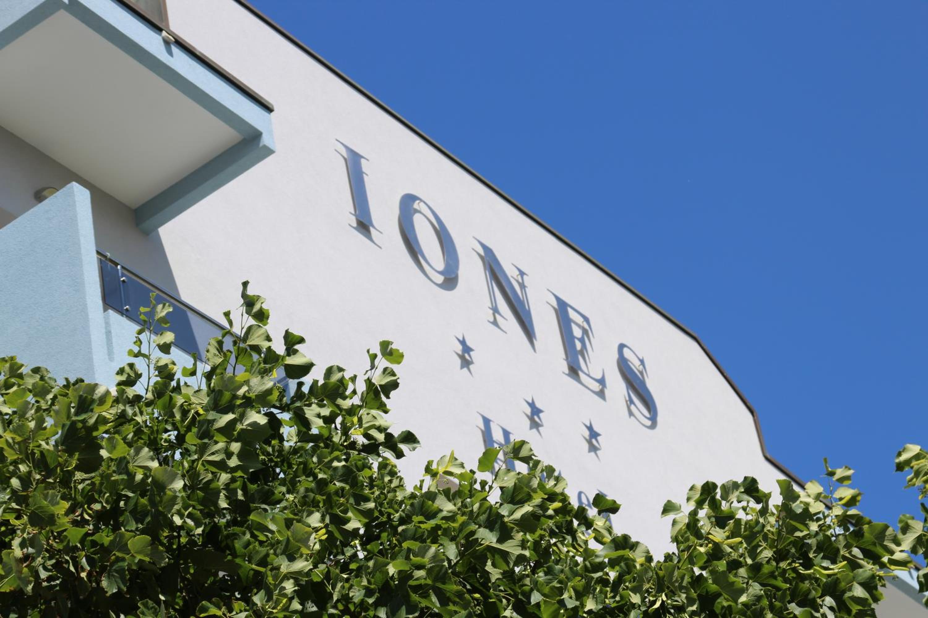 Фото Hotel Iones