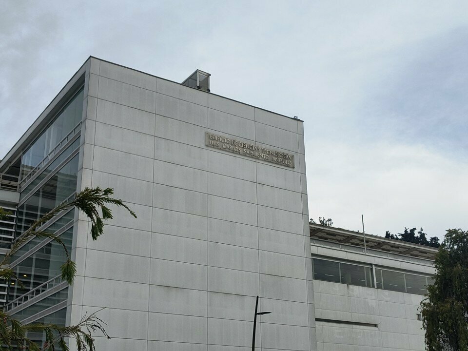 Library Building 454 - Science and Technology Luis Carlos Sarmiento Angulo, Bogota, photo