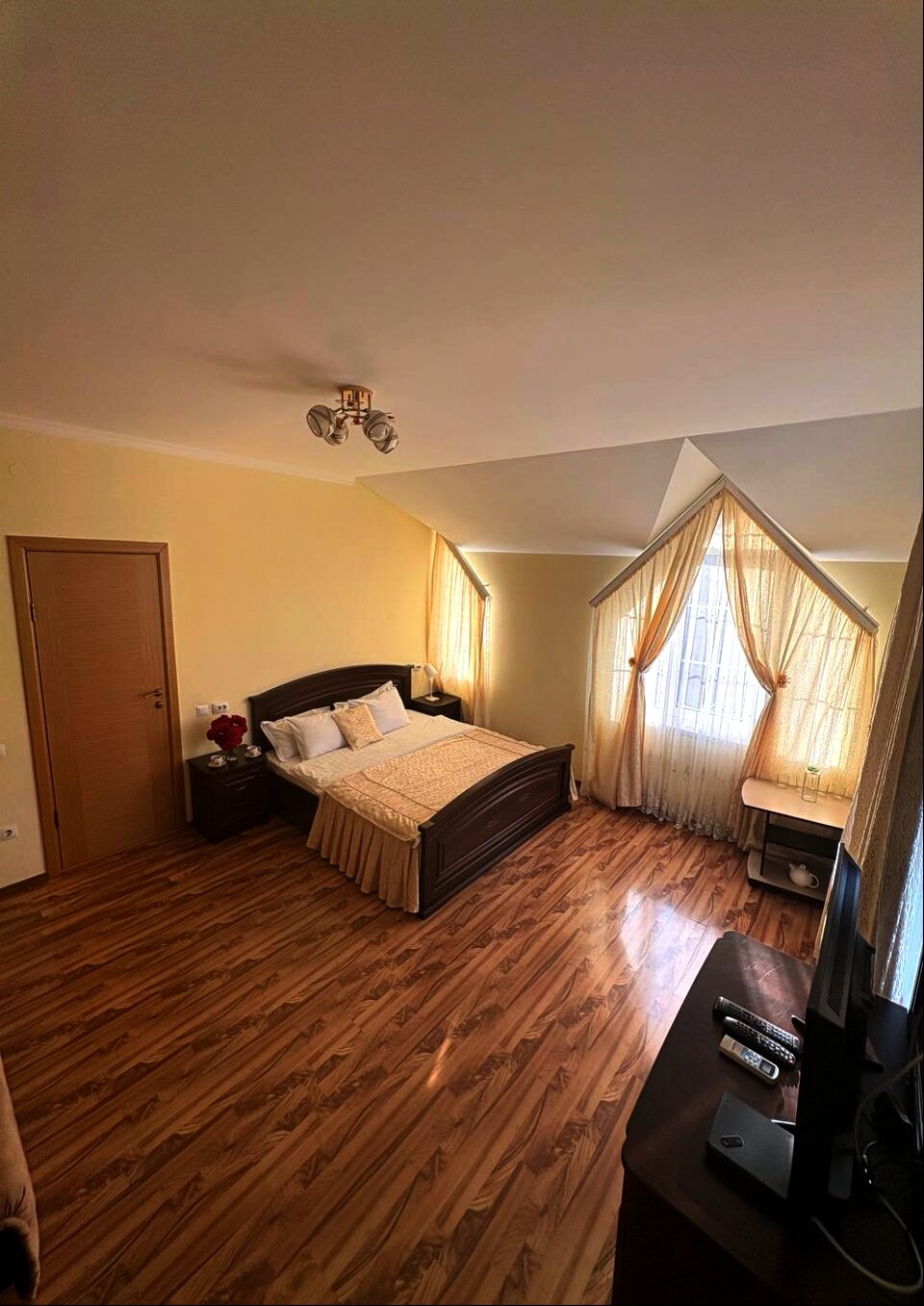 Фото Солнечный