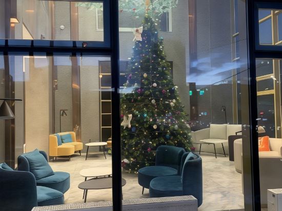 Фото Millennium Plaza Hotel