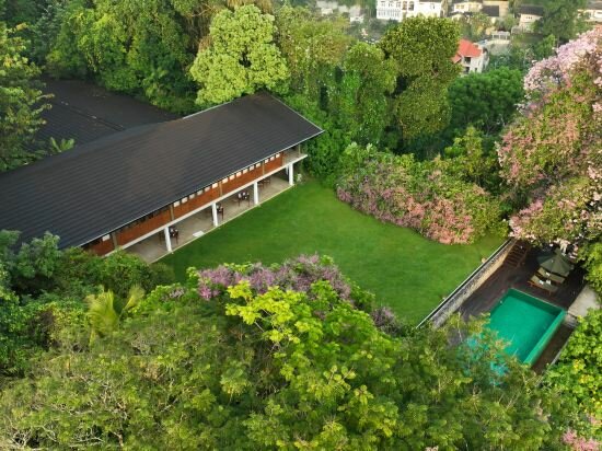 Фото Отель Kings Pavilion