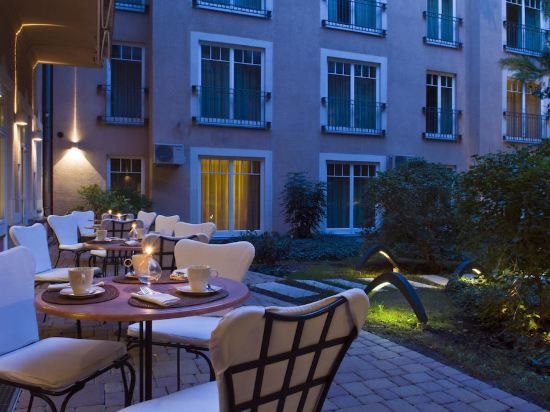 Фото Mamaison Residence Izabella Budapest