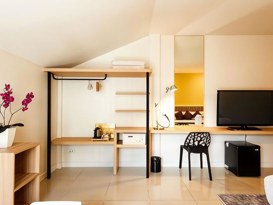 Фото The Golden Ville Boutique Hotel