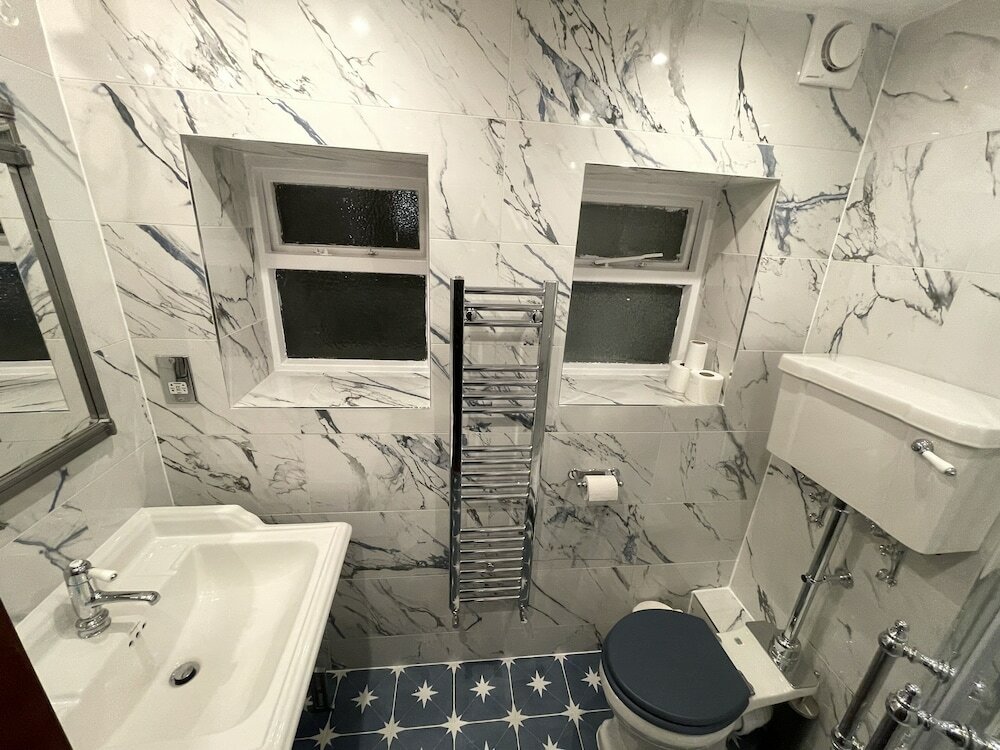 Фото Albany Hotel