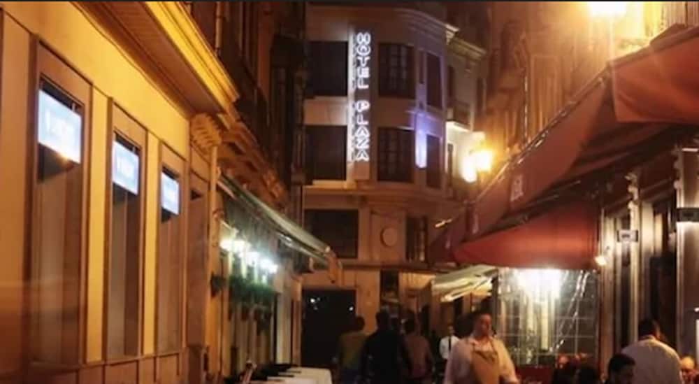 Фото Hotel Plaza Sevilla