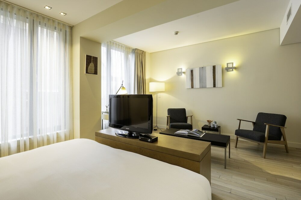 Фото B-aparthotel Grand Place