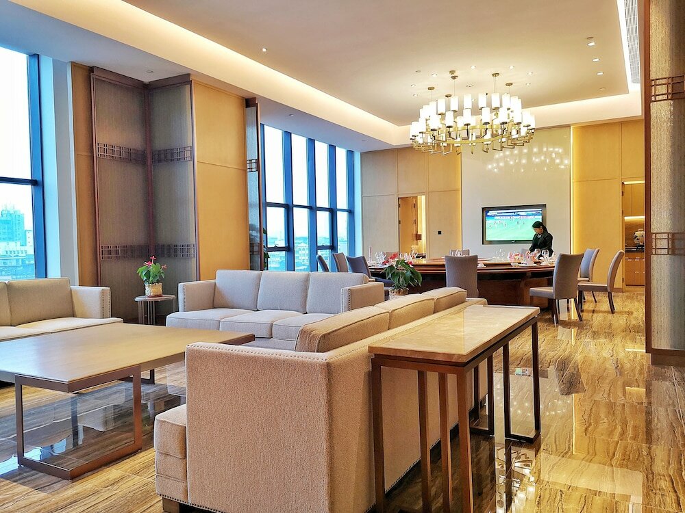 Фото Ramada Plaza Dongxing City Center