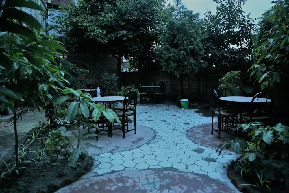 Фото Hotel Holy Temple Tree & Chautari Cafe