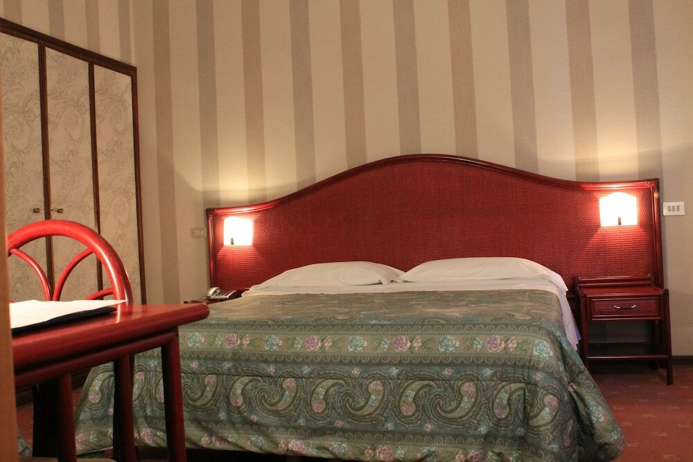 Фото Hotel Kristina