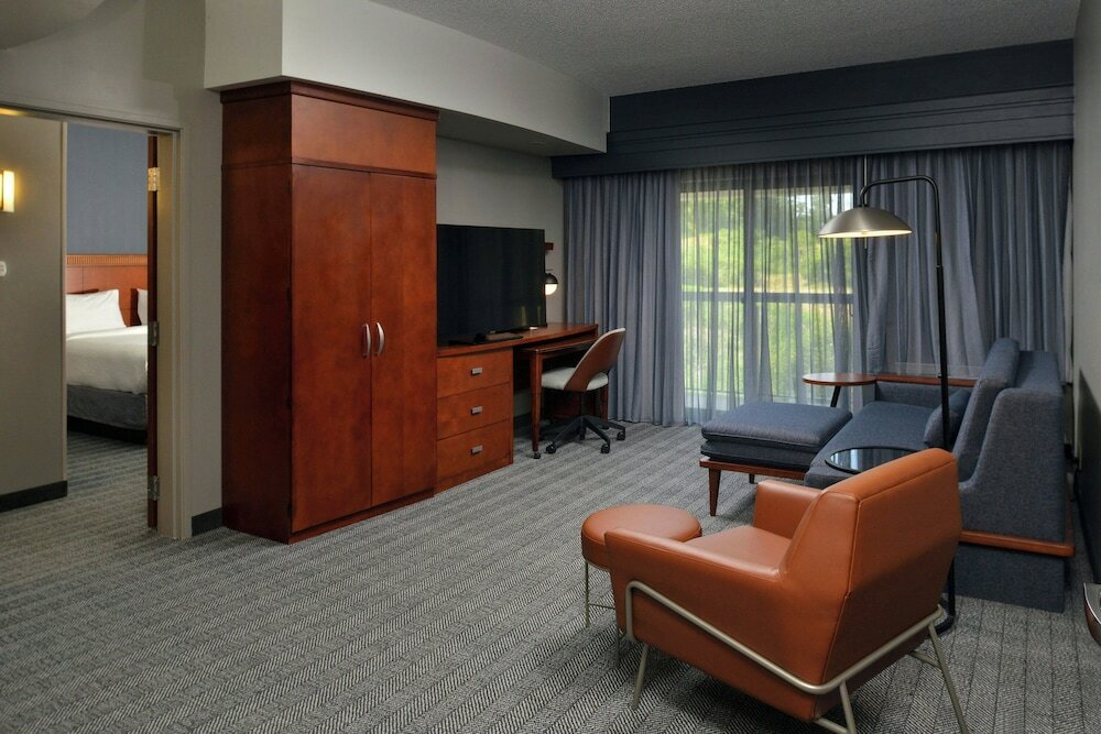 Фото Courtyard by Marriott Harrisburg Hershey
