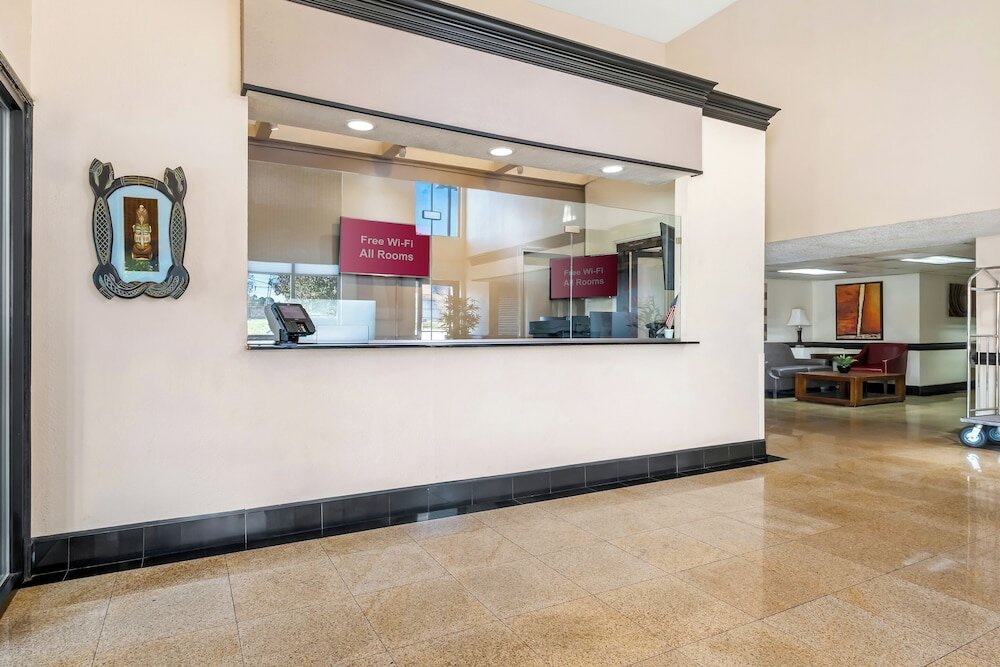 Фото Red Roof Inn Charlotte - University