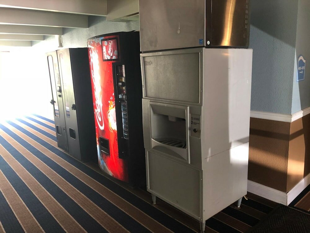 Фото Economy Inn North Randall