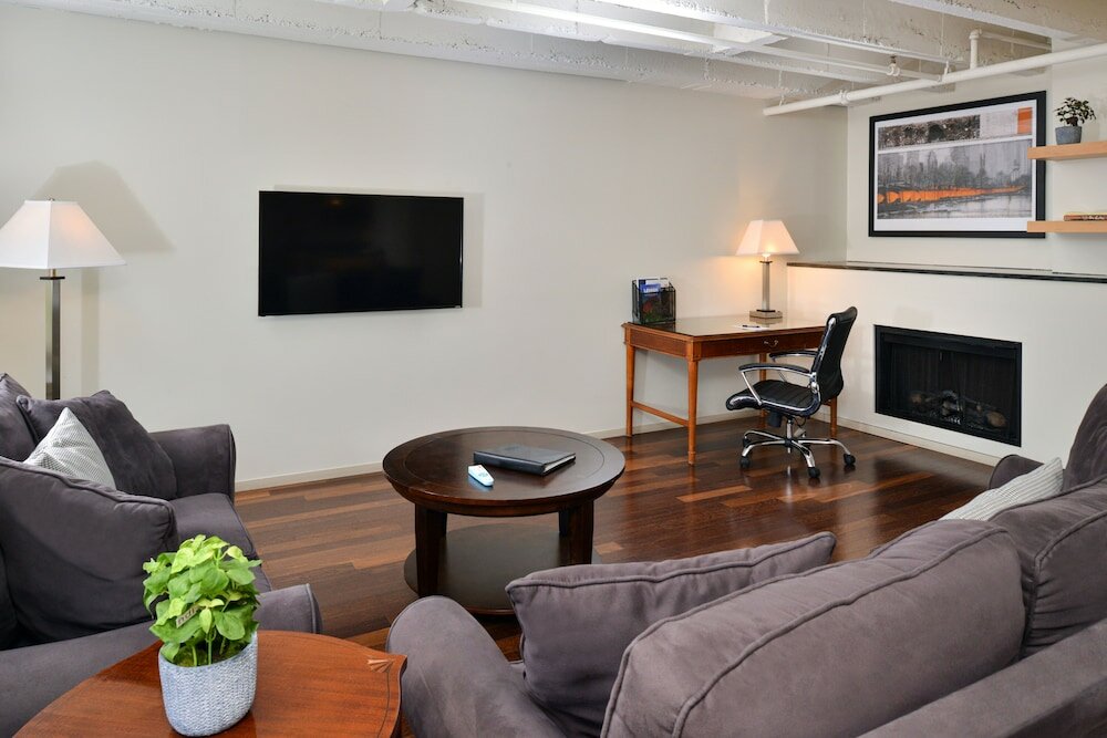 Фото Grand Eastonian Hotel & Suites