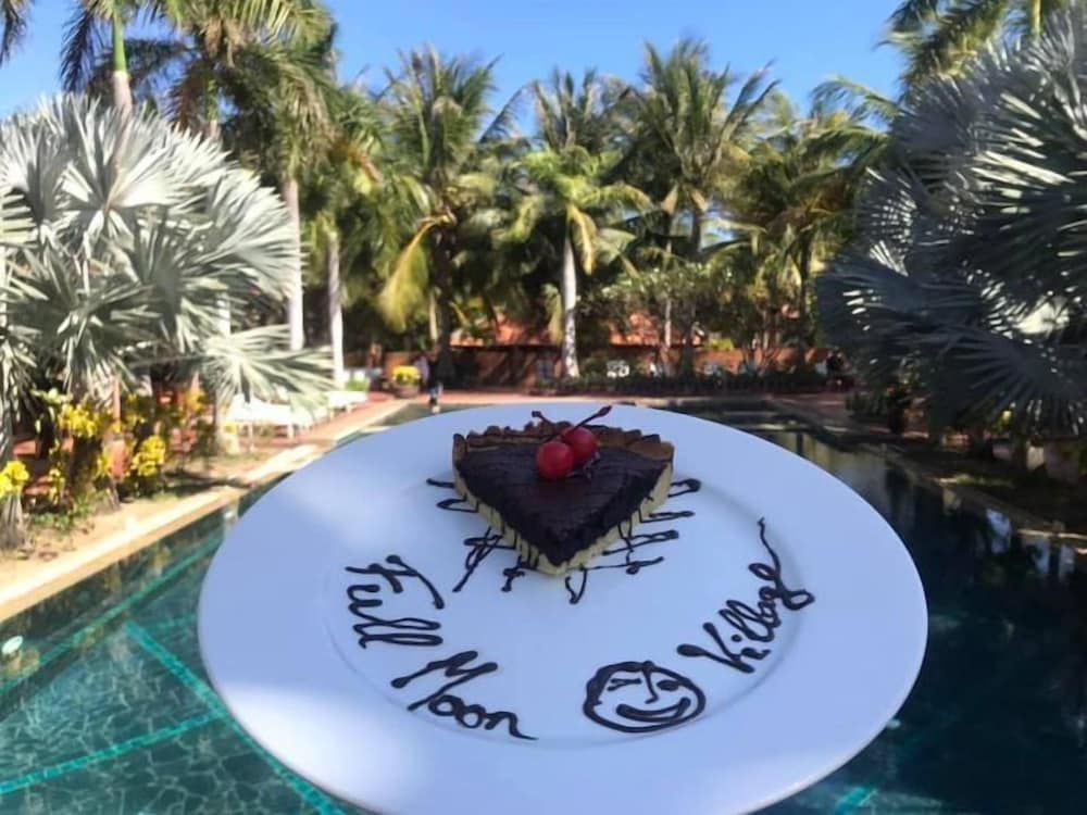 Фото Full Moon Village