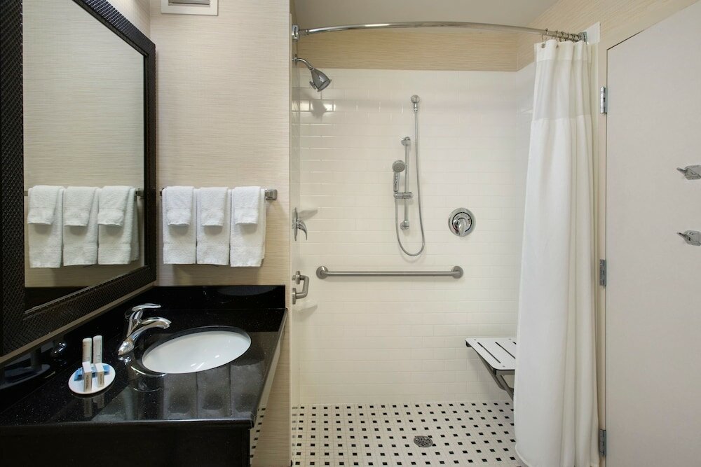 Фото Fairfield Inn & Suites by Marriott Verona