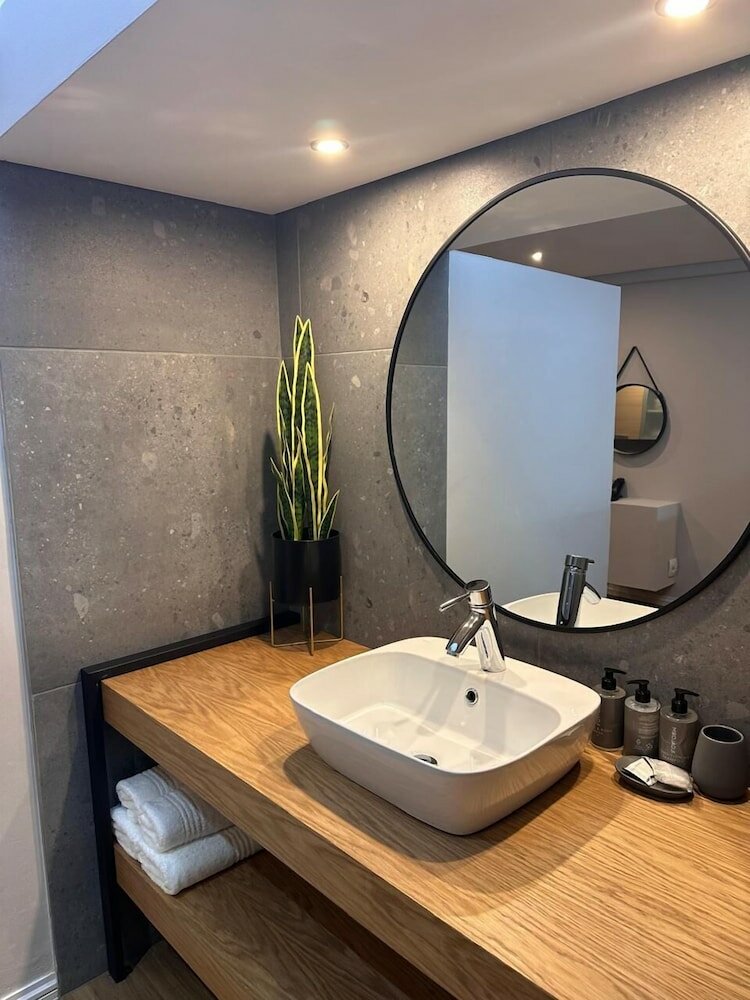 Фото The Lakes Boutique Lodge