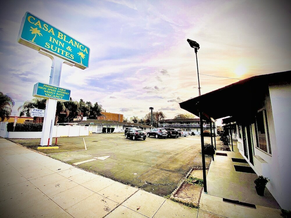 Фото Casa Blanca Inn & Suites