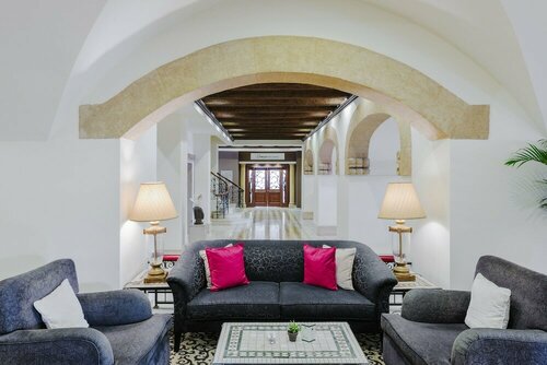 Гостиница The Arkin Colony Hotel в Кирении