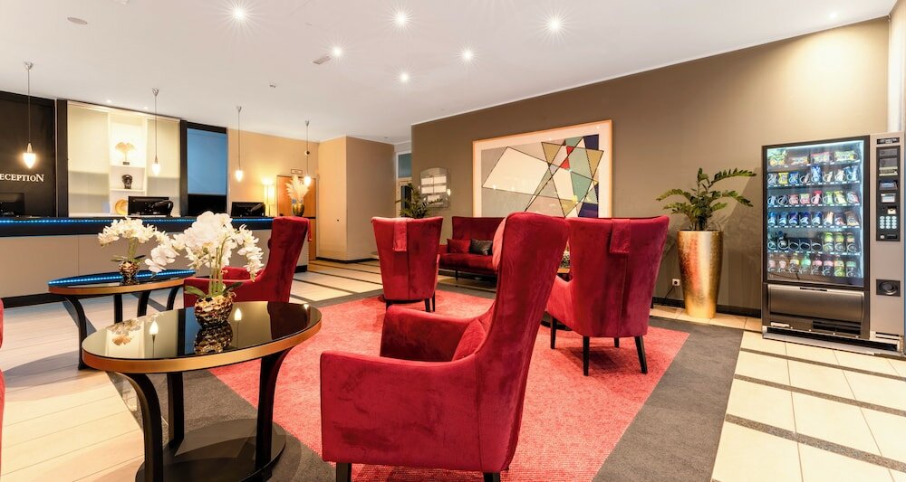 Фото Plaza Premium Köln