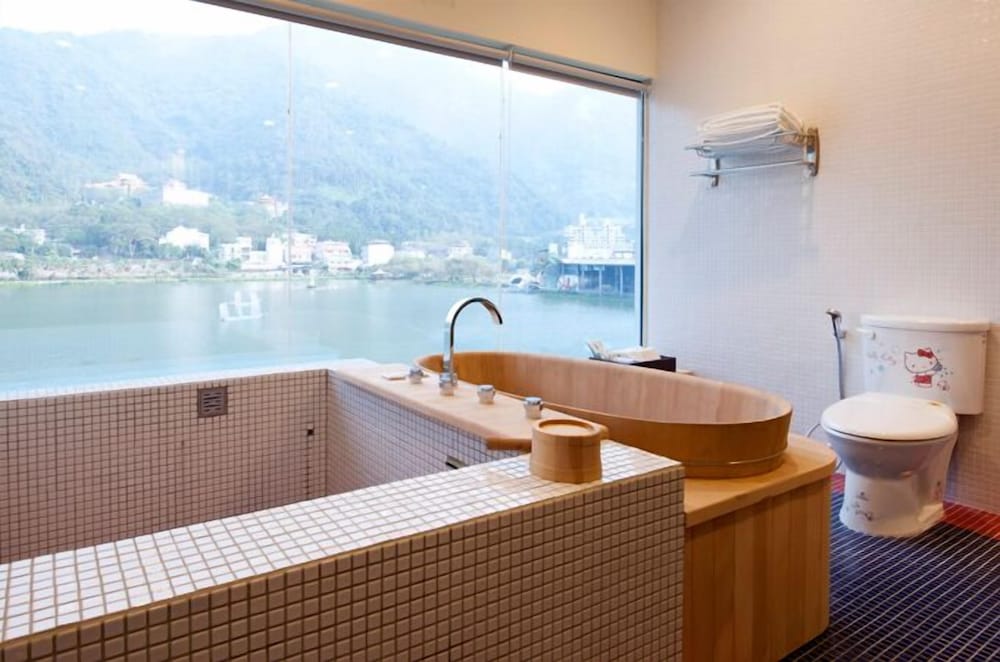 Фото Lakeside Resort Hotel