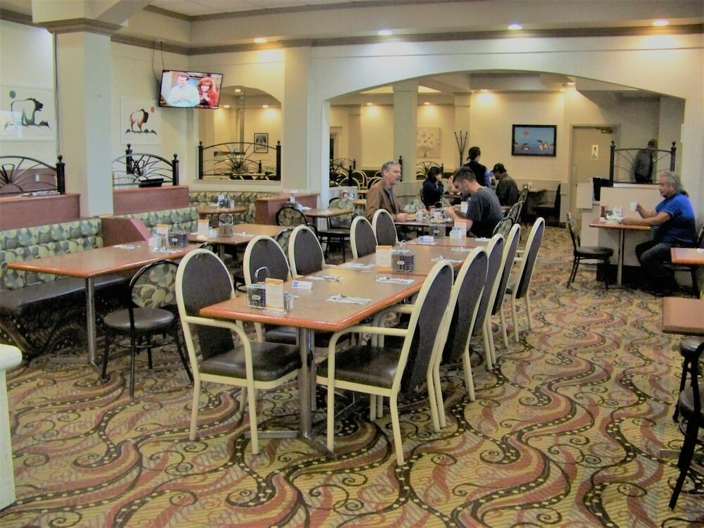 Фото Continental Inn & Suites