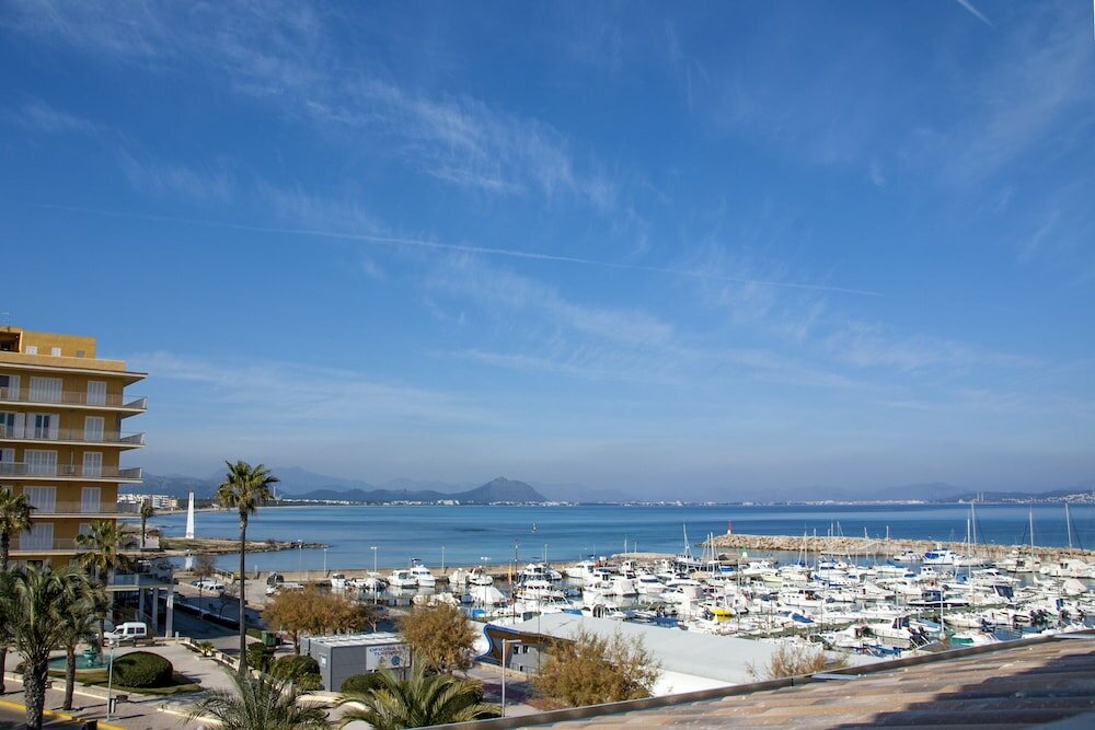 Фото Llaut Boutique Hotel