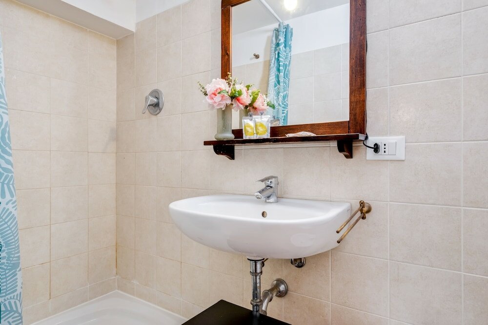 Фото Tra le Due Torri e Piazza Santo Stefano Apartment