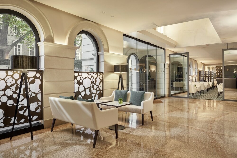 Фото Como The Halkin