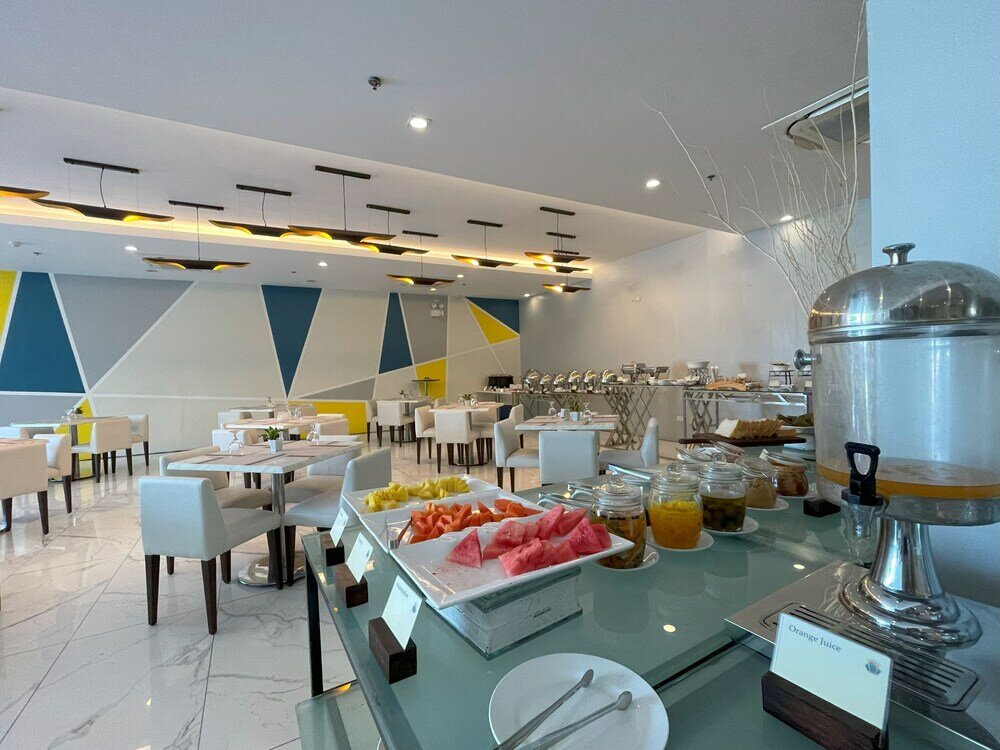 Фото The Golden Peak Hotel & Suites powered by Cocotel