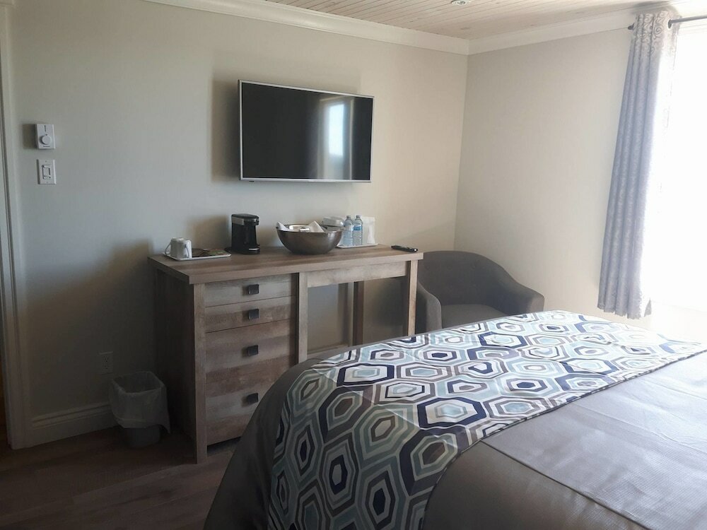 Фото Edge of the Avalon Inn