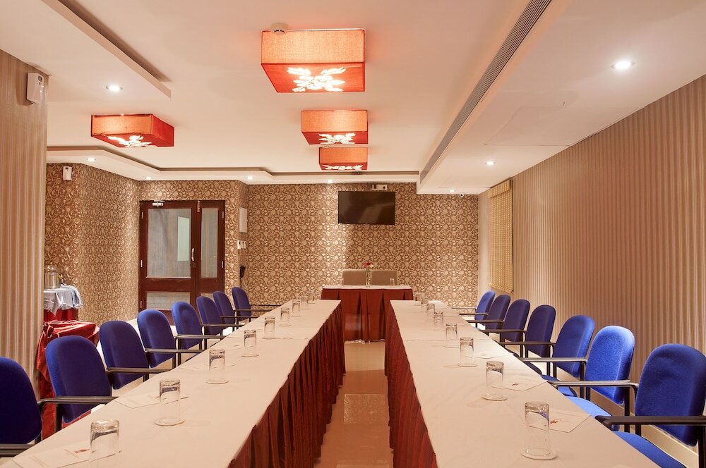 Фото Park Avenue Hotel