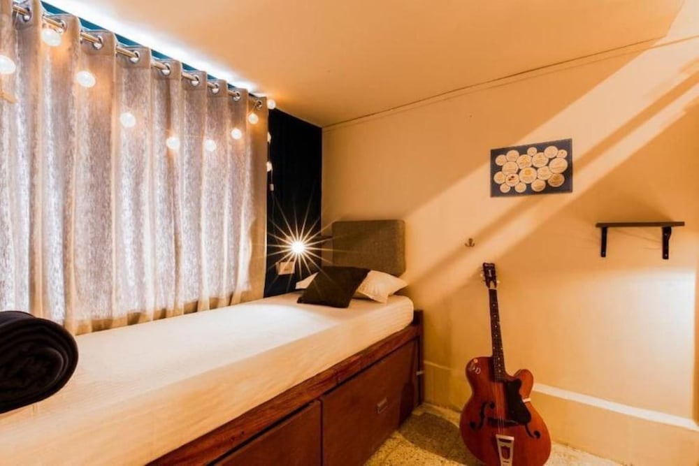 Фото Locomo Hostel - Mumbai
